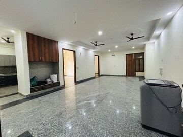 Room in 3 BHK Builder Floor at Ansal Plaza Sector-23, Sector 23 – for Rent