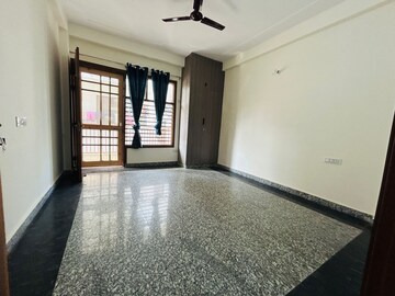 Room in 3 BHK Builder Floor at Ansal Plaza Sector-23, Sector 23 – for Rent