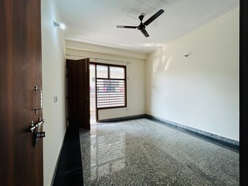 Room in 3 BHK Builder Floor at Ansal Plaza Sector-23, Sector 23 – for Rent