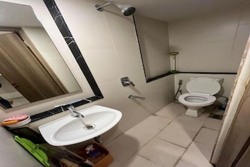 Bathroom in 4 BHK Apartment at Lodha Trump Tower, Worli – for Rent