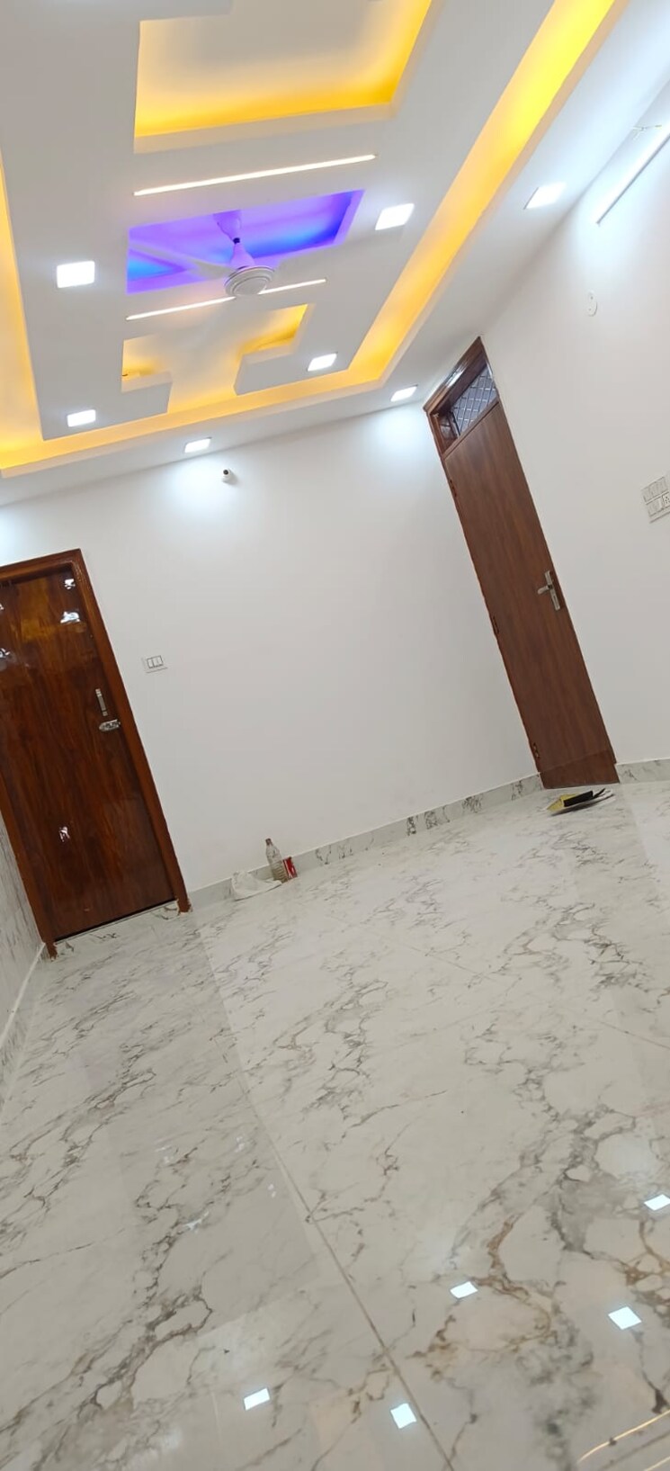 Room, shaheen bagh 2 Bedroom 75 Sq.Yd. Apartment In Shaheen Bagh Delhi 8295366