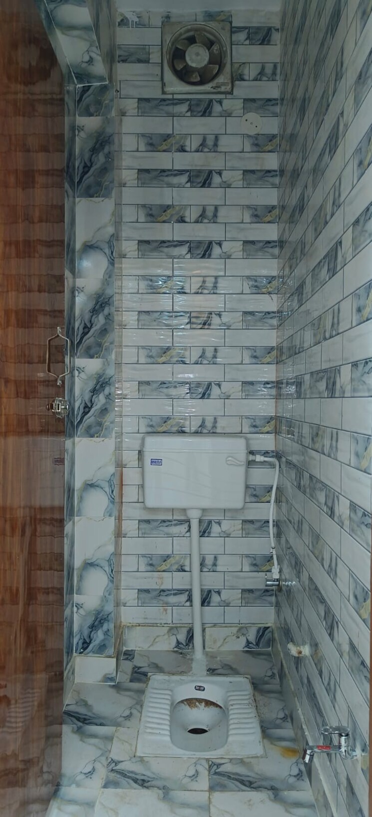 Bathroom, shaheen bagh 2 Bedroom 75 Sq.Yd. Apartment In Shaheen Bagh Delhi 8295366