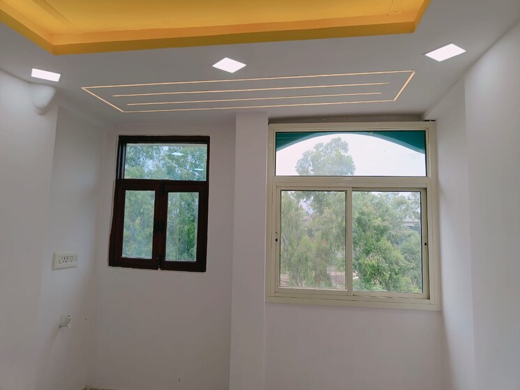 Room, shaheen bagh 2 Bedroom 75 Sq.Yd. Apartment In Shaheen Bagh Delhi 8295366