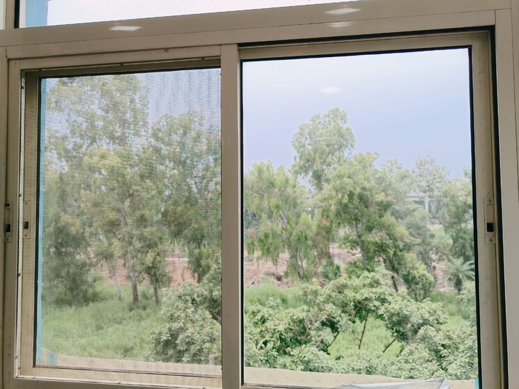 Balcony, shaheen bagh 2 Bedroom 75 Sq.Yd. Apartment In Shaheen Bagh Delhi 8295366