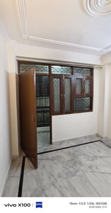 Room in 2 BHK Apartment at Shaheen Bagh – for Sale