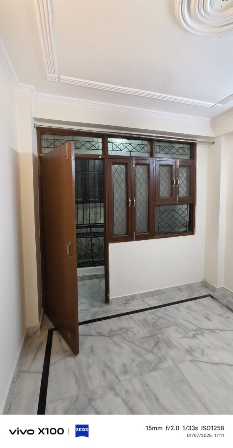 Room, shaheen bagh 2 Bedroom 50 Sq.Yd. Apartment In Shaheen Bagh Delhi 8295410