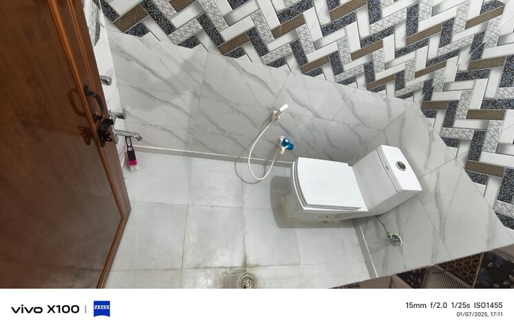 Bathroom, shaheen bagh 2 Bedroom 50 Sq.Yd. Apartment In Shaheen Bagh Delhi 8295410