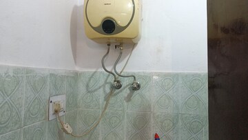Bathroom in 1 BHK Builder Floor at Vaishali Sector 6 – for Rent