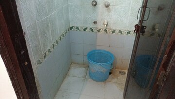 Bathroom in 1 BHK Builder Floor at Vaishali Sector 6 – for Rent