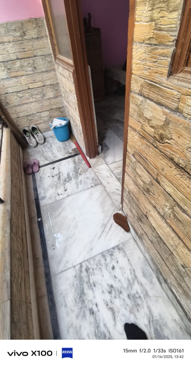 Balcony, shaheen bagh 2 Bedroom 75 Sq.Yd. Apartment In Shaheen Bagh Delhi 8295437