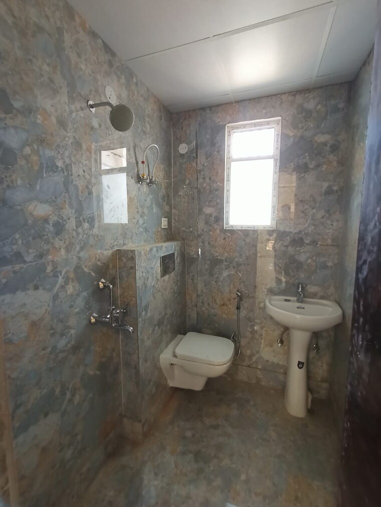 Bathroom, gaur-city-2-14th-avenue 2 Bedroom 985 Sq.Ft. Apartment In Sector 16c Greater Noida Greater Noida 8295440