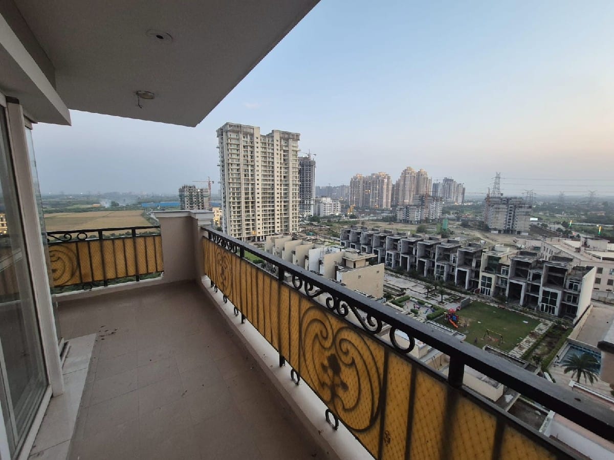2 BHK + Pooja Room,Extra Room Apartment For Sale in Gaur City 2 - 14th Avenue