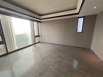 Room in 4 BHK Apartment at Lodha Trump Tower, Worli – for Rent