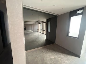 Room in 4 BHK Apartment at Lodha Trump Tower, Worli – for Rent