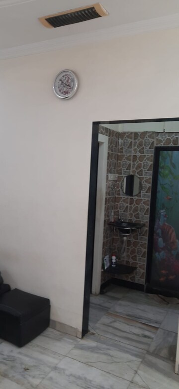 Furnished Amenities in 2 BHK Apartment at Pradeep Apartment Worli, Worli – for Rent