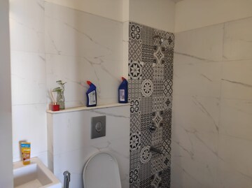 Bathroom in 3 BHK Apartment at Jyoti Sukriti, Goregaon East – for Rent