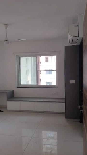 Room in 3 BHK Apartment at Jayabheri The Summit, Narsingi – for Rent