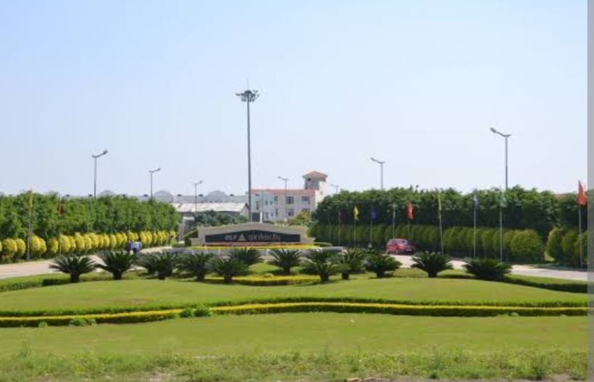 Plot For Sale in Dlf City 