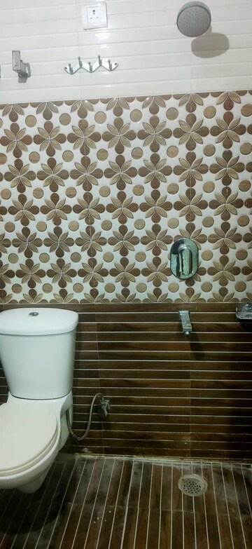 Bathroom in 3 BHK Villa at Gomti Nagar – for Rent
