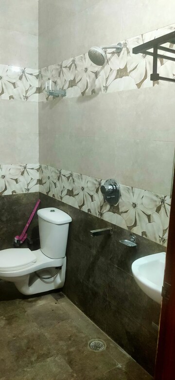 Master Bedroom in 3 BHK Villa at Gomti Nagar – for Rent