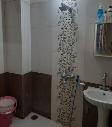 Bathroom in 3 BHK Villa at Gomti Nagar – for Rent
