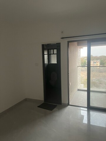 Room in 2 BHK Apartment at Oxy Beaumonde, Viman Nagar – for Rent