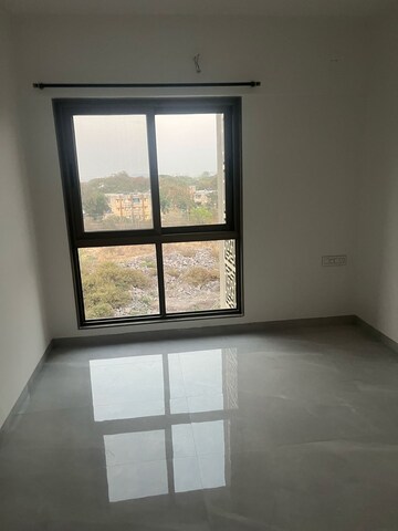 Room in 2 BHK Apartment at Oxy Beaumonde, Viman Nagar – for Rent