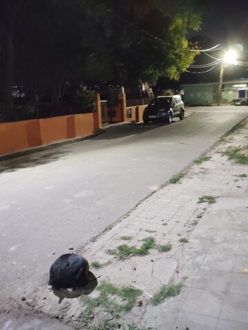 Parking in 2 BHK Independent House at Nishat Ganj – for Rent