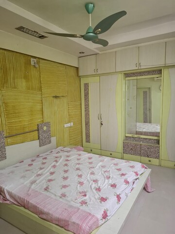 Bedroom in 3 BHK Apartment at Ambawadi – for Rent