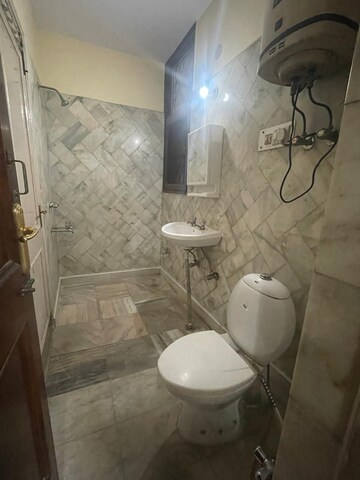 Master Bedroom in 3 BHK Builder Floor at Shivalik Colony – for Rent