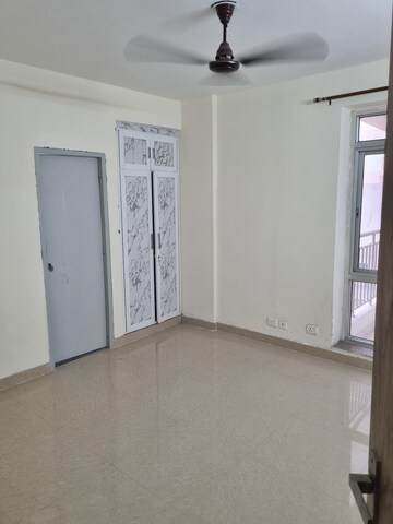 Room in 4 BHK Apartment at Garur Golf Island, Sector 19b Dwarka – for Rent