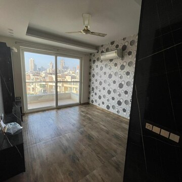 Room in 4 BHK Apartment at Aradhya Homes, Sector 67a – for Rent