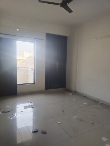 Furnished Amenities in 4 BHK Apartment at Lord Krishna Apartment, Sector 43 – for Rent