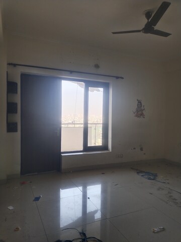 Room in 4 BHK Apartment at Lord Krishna Apartment, Sector 43 – for Rent