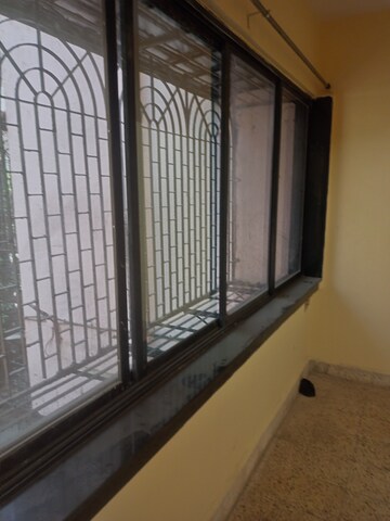 Furnished Amenities in 2 BHK Apartment at Andheri West – for Rent