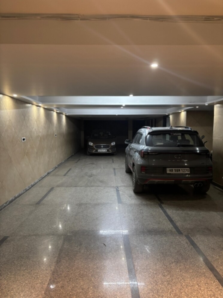  Parking, ss-mayfield-gardens 3.5 Bedroom 3500 Sq.Ft. Builder Floor In Sector 51 Gurgaon 8295805