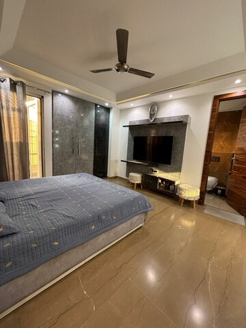 Bedroom in 3.5 BHK Builder Floor at SS Mayfield Gardens, Sector 51 – for Sale