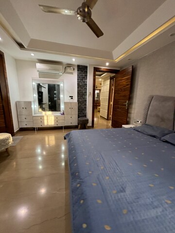 Kitchen in 3.5 BHK Builder Floor at SS Mayfield Gardens, Sector 51 – for Sale