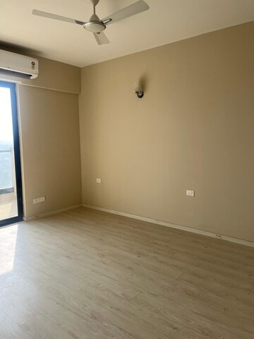 Room in 2.5 BHK Apartment at M3M Skywalk, Sector 74 – for Rent
