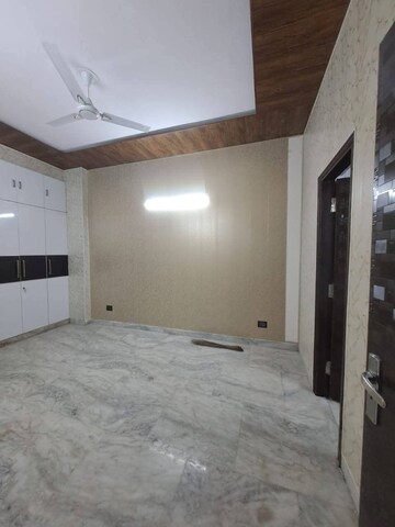 Room in 3 BHK Builder Floor at Shivalik Colony – for Rent