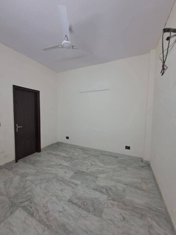 Room in 3 BHK Builder Floor at Shivalik Colony – for Rent