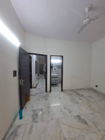 Room in 3 BHK Builder Floor at Shivalik Colony – for Rent