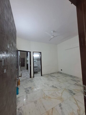 Room in 3 BHK Builder Floor at Shivalik Colony – for Rent