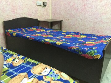 Bedroom in 3 BHK Builder Floor at DLF Vibhuti Khand, Gomti Nagar – for Rent
