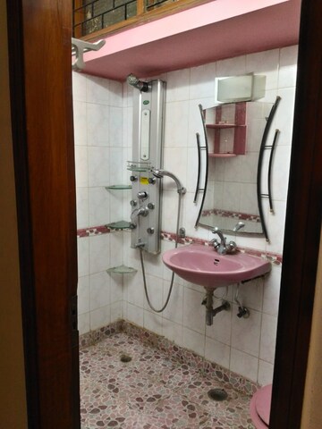 Kitchen in 3 BHK Builder Floor at Shivalik Colony – for Rent