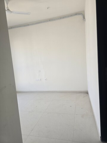 Room in 2 BHK Apartment at Sheth Irene, Malad West – for Rent