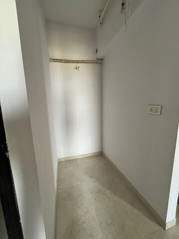 Room in 1.5 BHK Apartment at Lodha Lakeshore Greens, Dombivli East – for Rent
