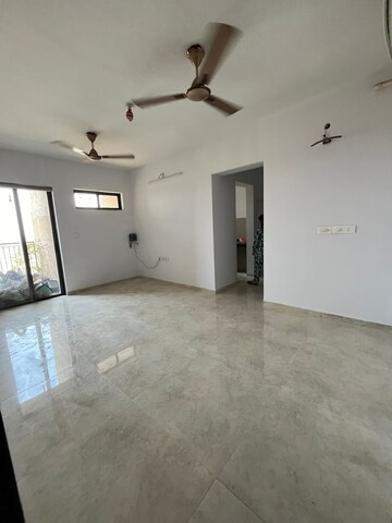Room in 1.5 BHK Apartment at Lodha Lakeshore Greens, Dombivli East – for Rent