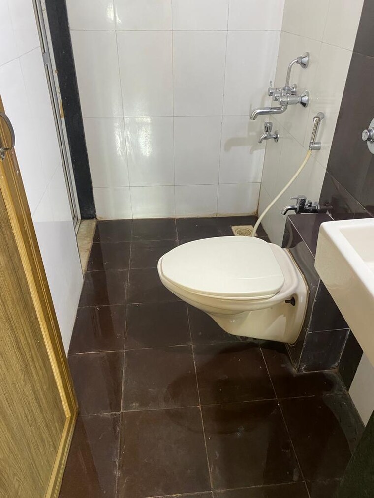 Bathroom, vihang-valley-phase-2 1 Bedroom 450 Sq.Ft. Apartment In Kasarvadavali Thane 8295994