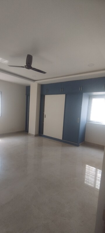 Room in 3 BHK Apartment at Manikonda – for Rent